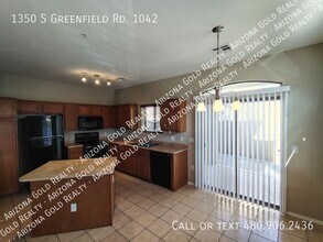 1350 S Greenfield Rd in Mesa, AZ - Building Photo - Building Photo