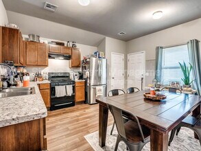 1813 Sloane Dr in Oklahoma City, OK - Building Photo - Building Photo