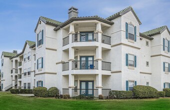 Belmond in Haltom City, TX - Foto de edificio - Building Photo