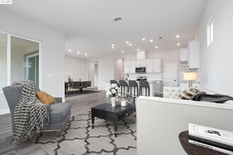 116 Heirloom Dr in Brentwood, CA - Building Photo - Building Photo