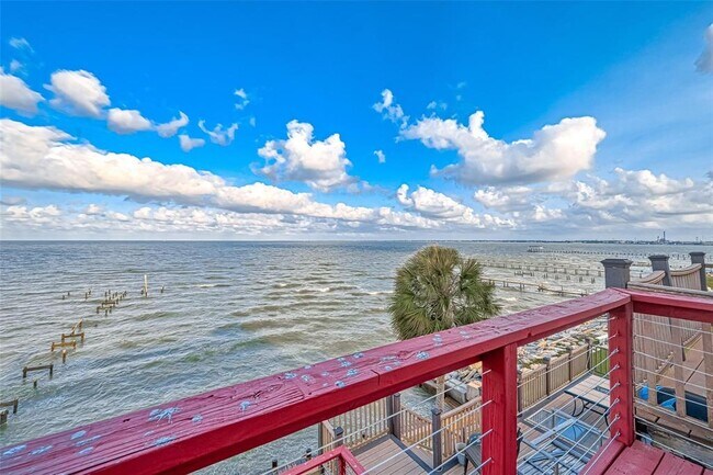 2102 Todville Rd in Seabrook, TX - Building Photo - Building Photo
