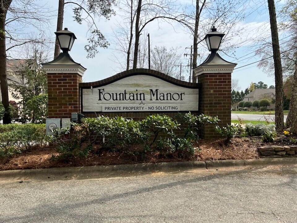 1 Fountain View Cir in Greensboro, NC - Building Photo