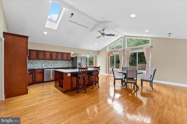 7029 Old Dominion Dr in McLean, VA - Building Photo - Building Photo