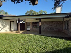 7026 Hidden Arbor Ln in Houston, TX - Building Photo