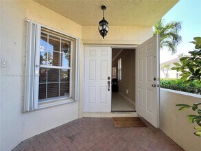 5486 NW 112th Path in Doral, FL - Building Photo - Building Photo