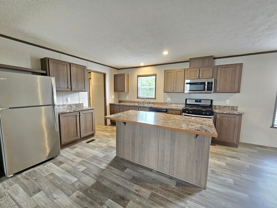 201 Birch in Highland, MI - Building Photo