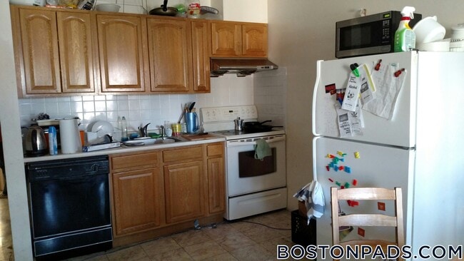 104 Hammond St in Boston, MA - Building Photo - Building Photo