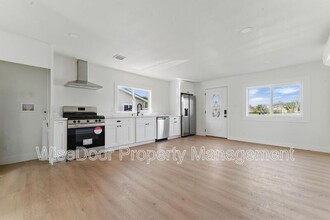 11620 Painter Ave in Whittier, CA - Foto de edificio - Building Photo