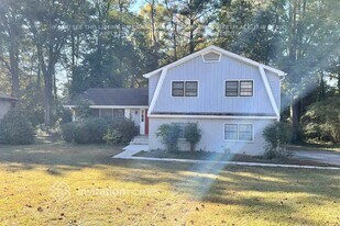 2360 Sandgate Rd SW in College Park, GA - Building Photo