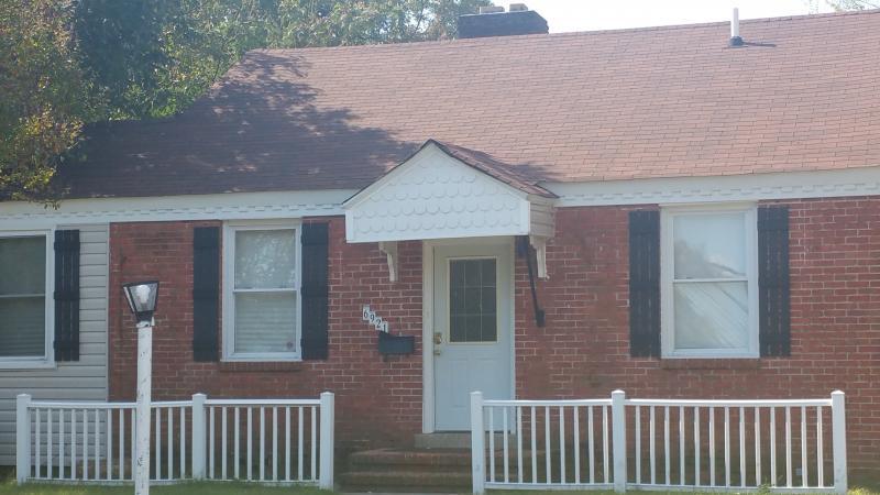 6921 Warwick Blvd in Newport News, VA - Building Photo