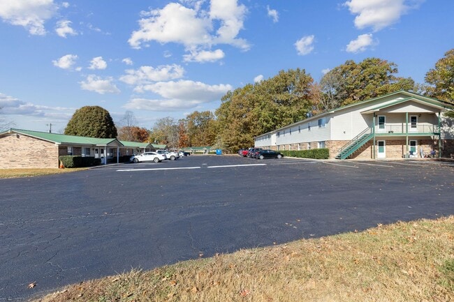 Apartment Living in Quiet Area within Manchester in Manchester, TN - Foto de edificio - Floor Plan