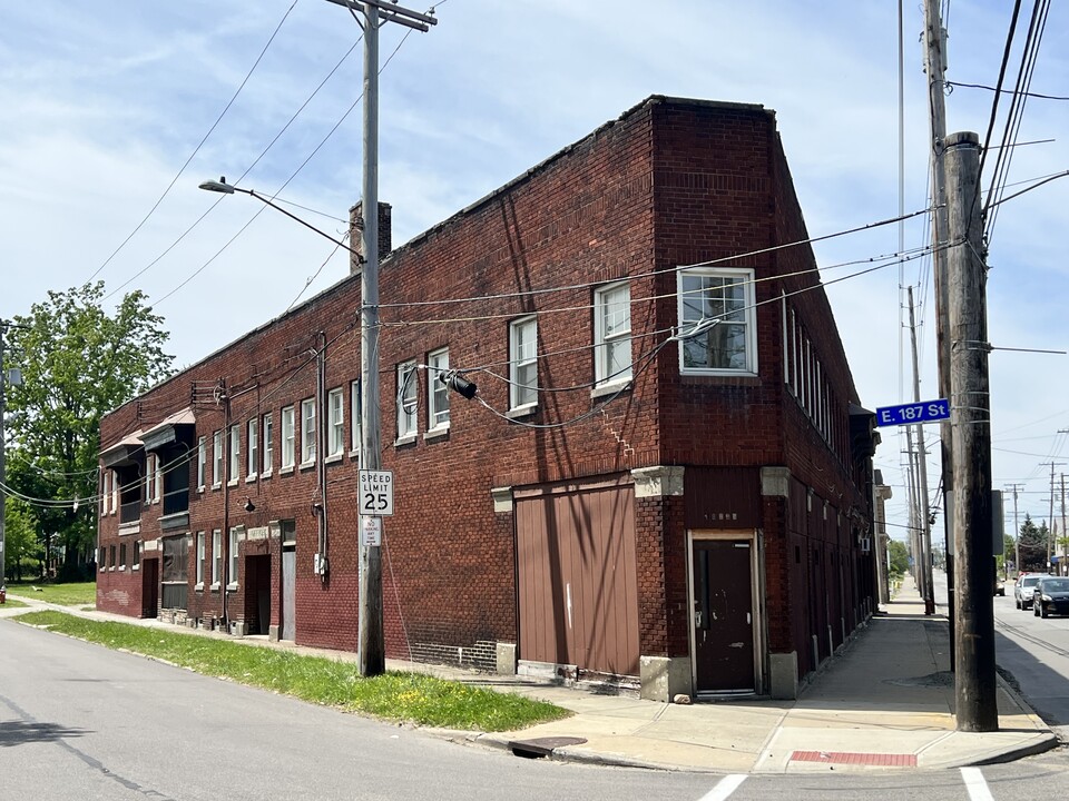 18614 St Clair in Cleveland, OH - Building Photo