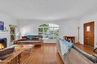 1033 Pine St in Santa Monica, CA - Building Photo - Building Photo