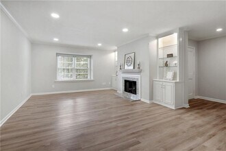 60 Chaumont Square NW in Atlanta, GA - Building Photo - Building Photo