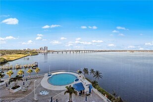 2745 First St in Ft. Myers, FL - Building Photo