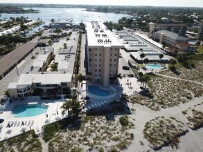 1255 Tarpon Center Dr, Unit 612 in Venice, FL - Foto de edificio - Building Photo