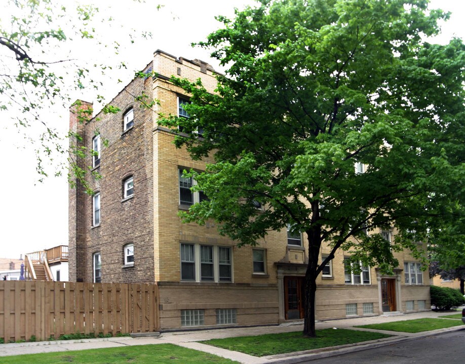 5000-5002 W Newport Ave in Chicago, IL - Building Photo