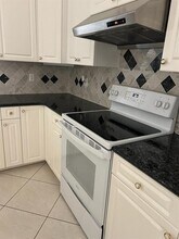 1052 S Hartsdale St in North Port, FL - Building Photo - Building Photo