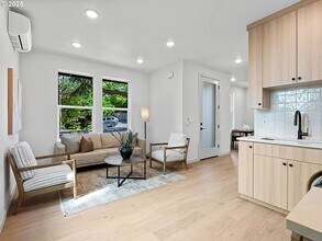 1610-1612 SE Morrison St in Portland, OR - Building Photo - Building Photo