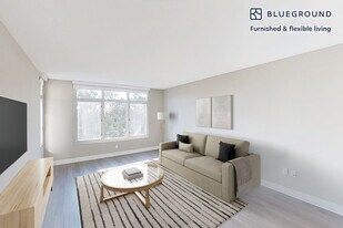 2400 W El Camino Real in Mountain View, CA - Building Photo