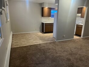 1614 Bryan St, Unit 2b in Normal, IL - Foto de edificio - Building Photo