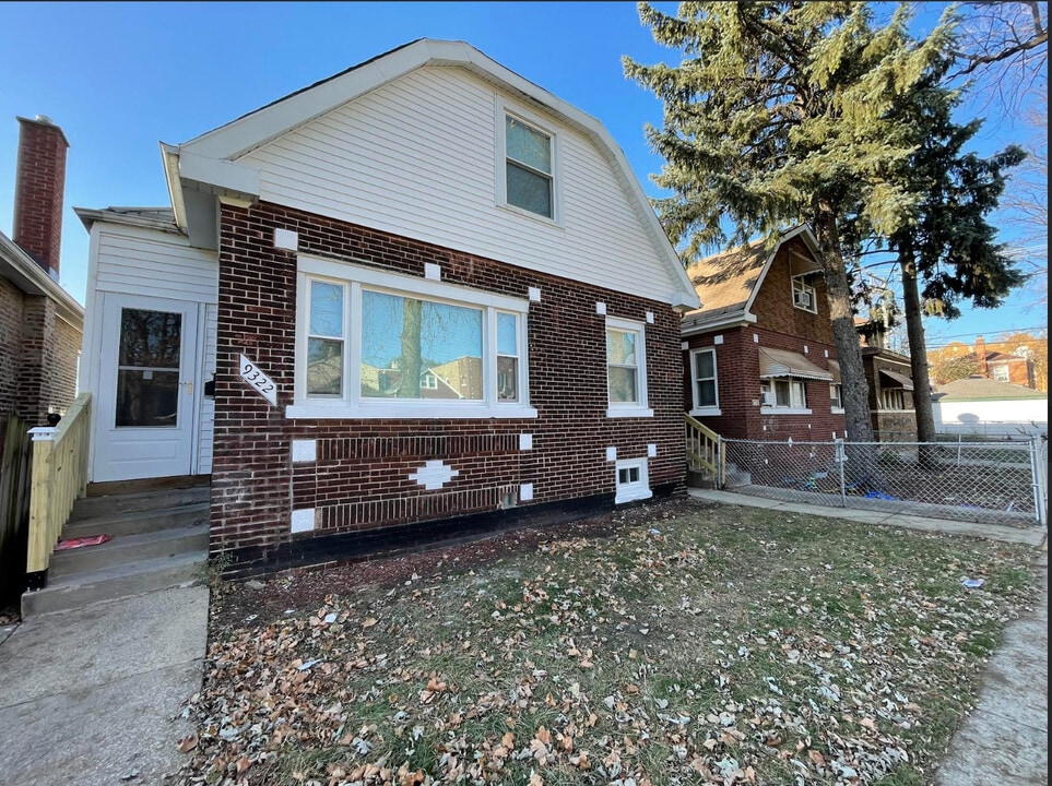 9322 S Saginaw Ave in Chicago, IL - Building Photo