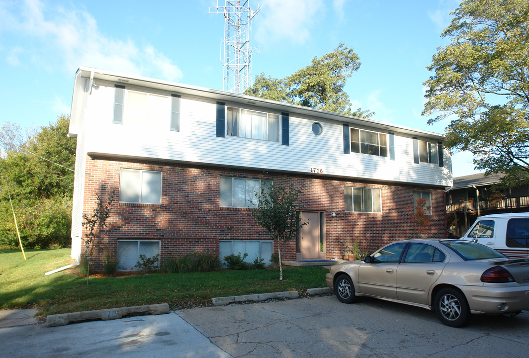 1716 Wayne St in Bellevue, NE - Foto de edificio