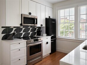1460 W Peachtree St NW, Unit 320 in Atlanta, GA - Building Photo - Building Photo