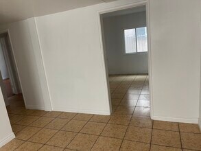 10226 Woodworth Ave, Unit 2 in Inglewood, CA - Building Photo - Building Photo