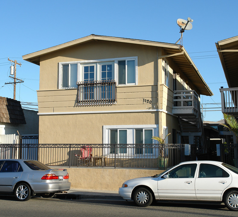 1120 Balboa Blvd in Newport Beach, CA - Foto de edificio