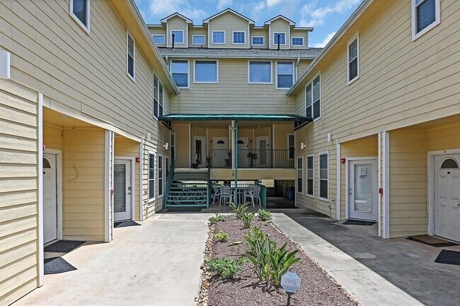 811 Bradford Ave in Kemah, TX - Building Photo - Building Photo