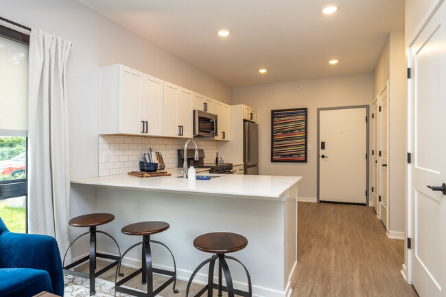 Digs on Park Ave in Omaha, NE - Building Photo - Interior Photo