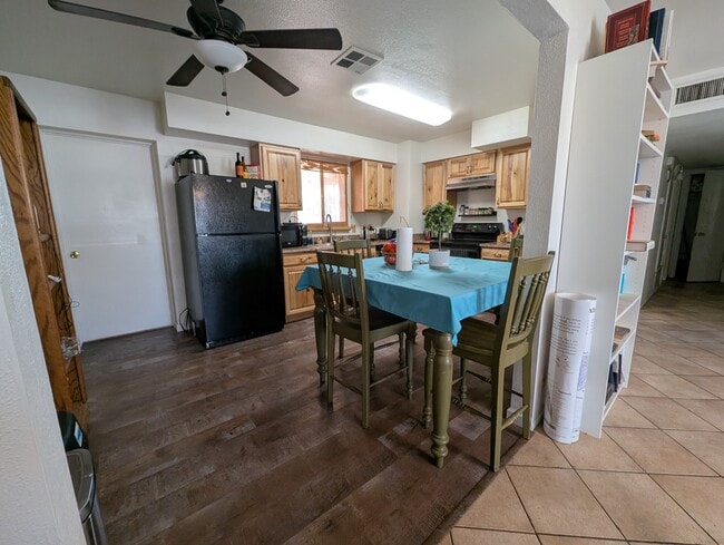 property at 715 W 18th St