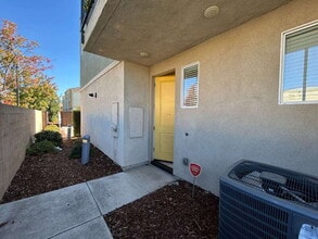 3998 E Commerce Way in Sacramento, CA - Building Photo - Building Photo