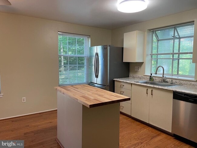 property at 11859 New Country Ln