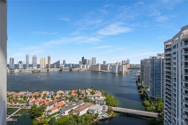 7000 Island Blvd in Aventura, FL - Foto de edificio - Building Photo