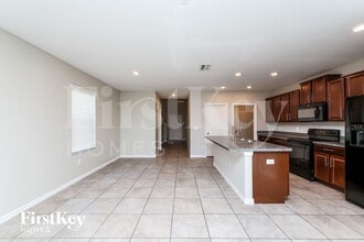 138 Cascade Bend Dr in Ruskin, FL - Foto de edificio - Building Photo