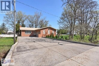 600 Cousineau Rd in Windsor, ON - Building Photo - Building Photo