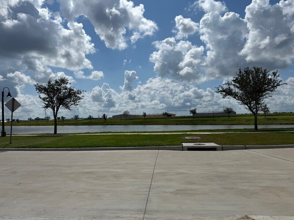 1602 Cedar Pointe Ct in Fresno, TX - Building Photo