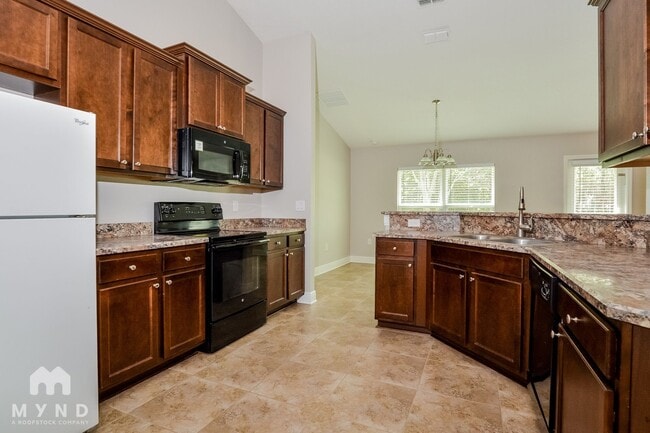 1947 Angel Fish Loop in Leesburg, FL - Building Photo - Building Photo