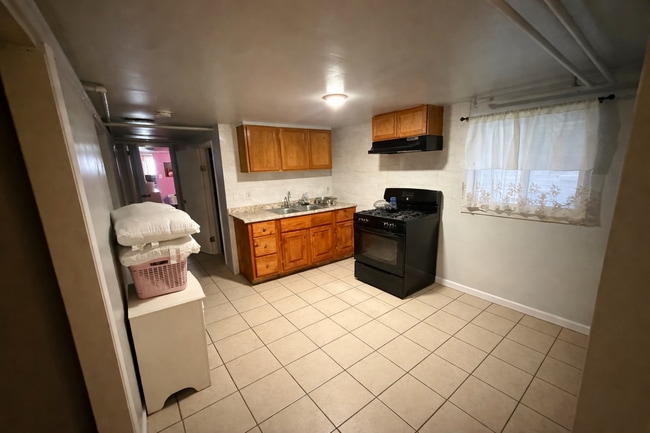 2210 N Lockwood Ave in Chicago, IL - Building Photo - Building Photo