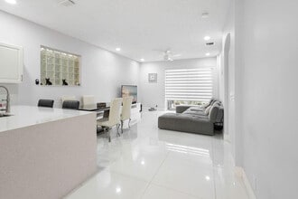 4812 NW 19th St in Coconut Creek, FL - Building Photo - Building Photo