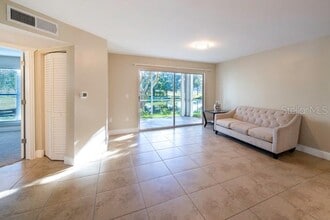 10024 Strafford Oak Ct in Tampa, FL - Building Photo - Building Photo