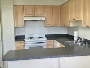 19355 Cypress Ridge Terrace in Leesburg, VA - Building Photo - Building Photo
