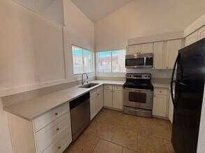 2501 Ellingson Dr in Las Vegas, NV - Building Photo - Building Photo