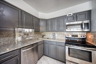 851 Bayway Blvd in Clearwater, FL - Building Photo - Building Photo