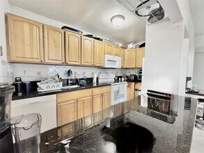 505 S Pine Island Rd in Plantation, FL - Building Photo - Building Photo