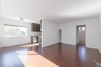 8008 Norton Ave in West Hollywood, CA - Foto de edificio - Building Photo