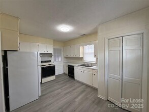 1516 Pleasant Plains Rd in Matthews, NC - Building Photo - Building Photo