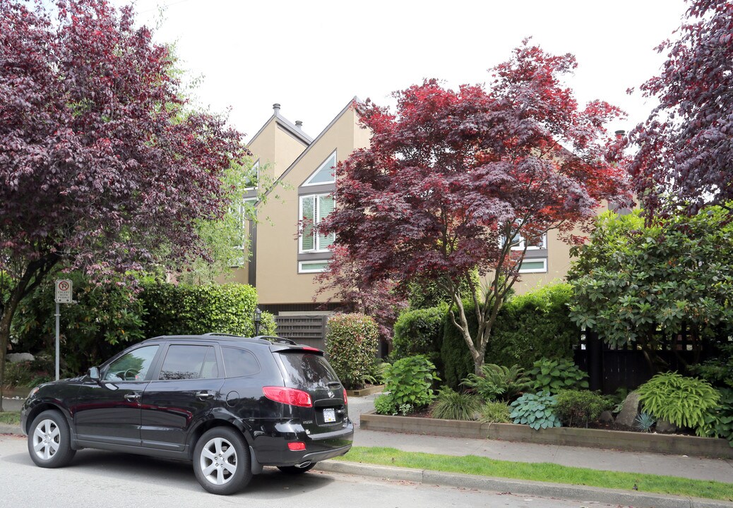 1350-1360 Cypress St in Vancouver, BC - Building Photo